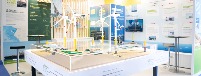 Vitrine stand Eolienne en mer